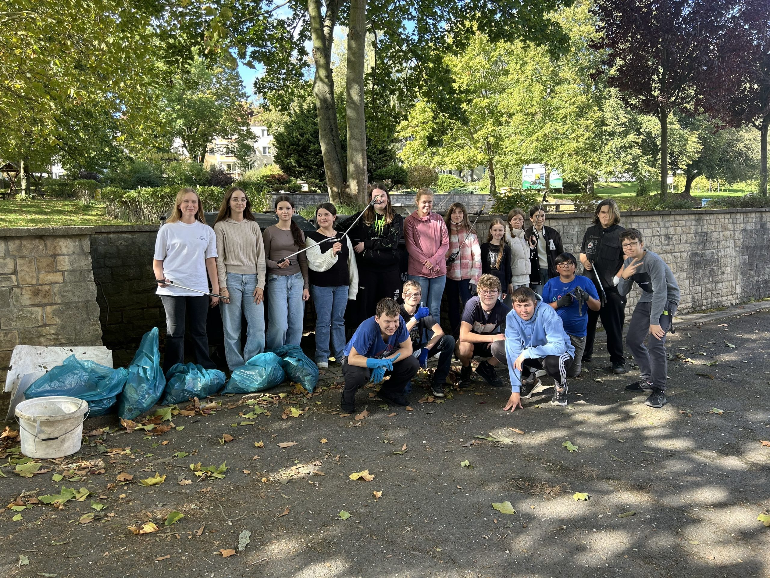 8. Klasse beim „World Clean up day“